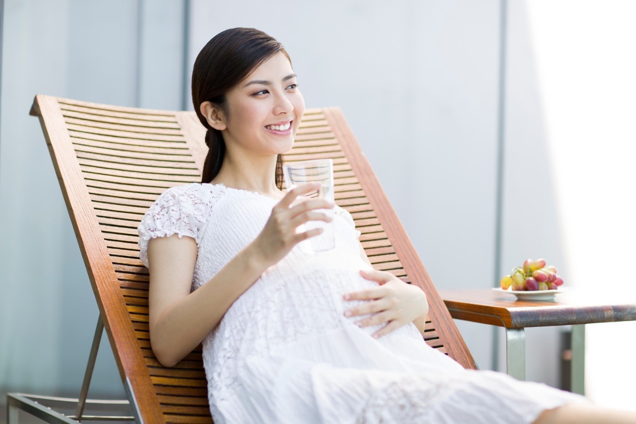 Những lợi ích khi bà bầu và thai nhi uống nước sạch 1