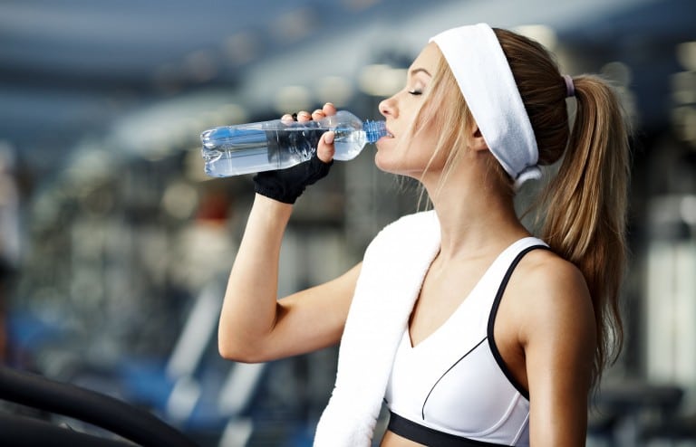 Những nguy hại đến cơ thể khi uống nước không đúng cách