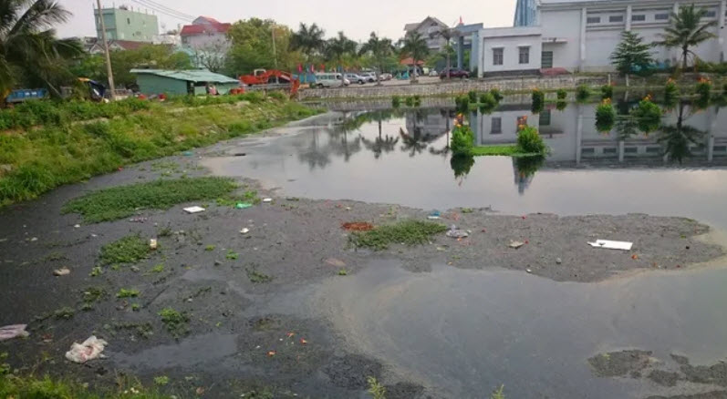 Đà Nẵng: Nước sông đen ngòm gây ô nhiễm cần được xử lý nguồn nước 2