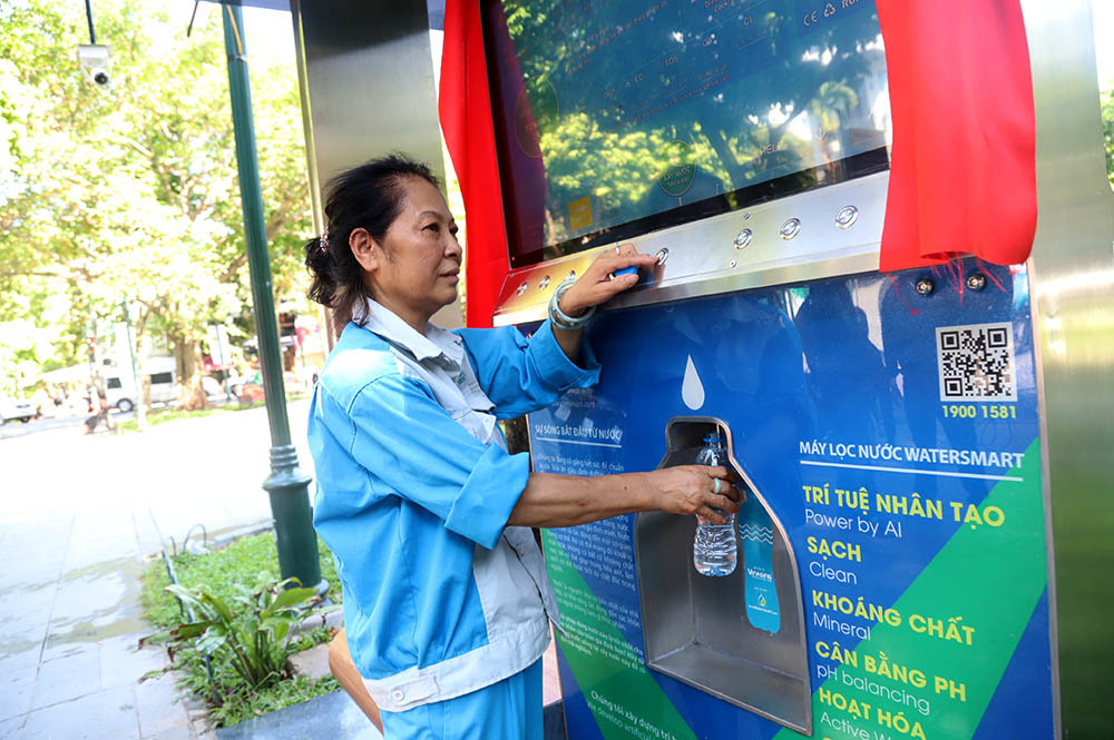 Hệ thống cây lọc nước thông minh sử dụng trí tuệ nhân tạo tại công viên Hà Nội 5