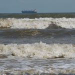 Quảng Ngãi: Khẩn trương xử lý nước biển Khe Hai đổi màu bất thường